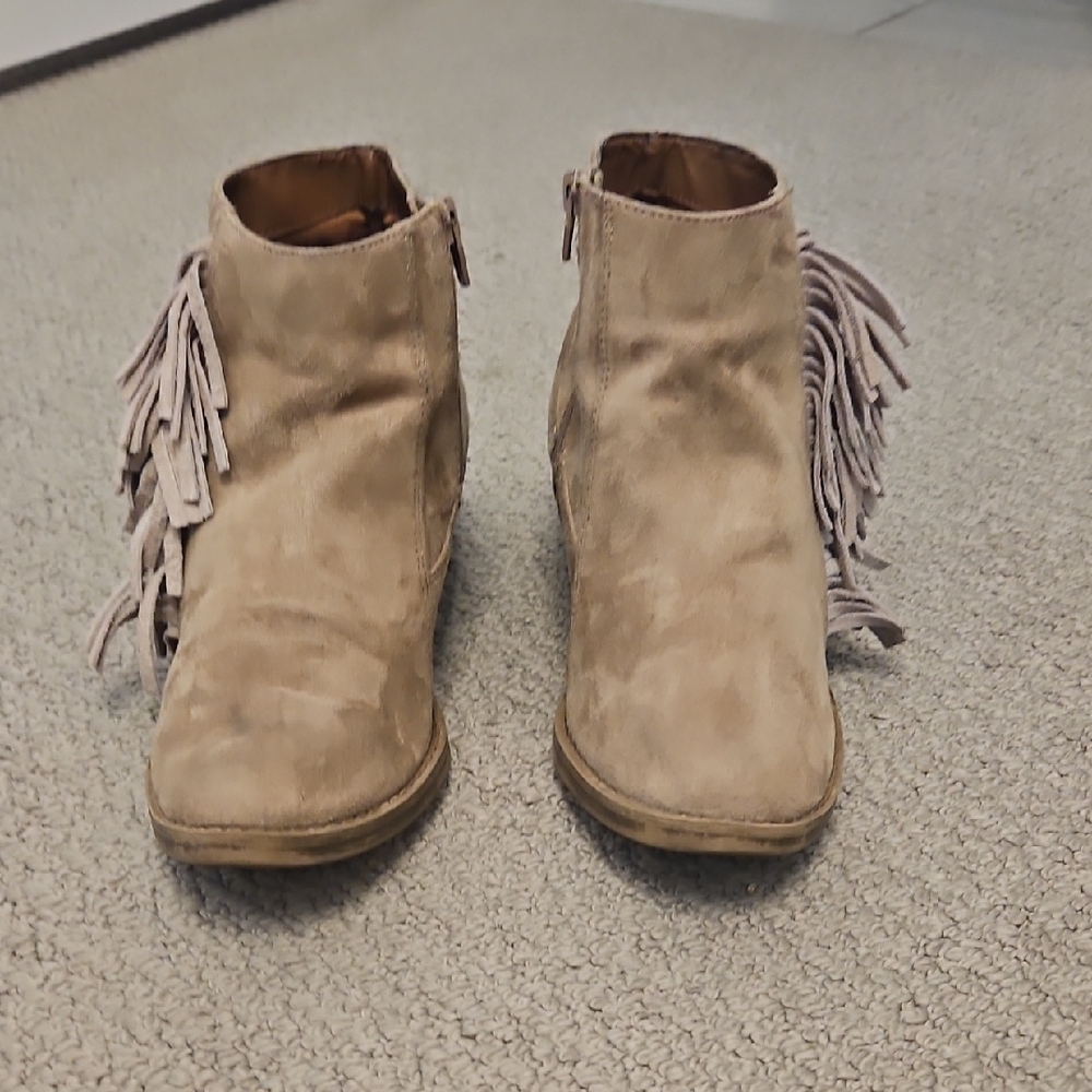 Mossimo Women Western Tan Suede Fringe Ankle Booties, size 7.5
